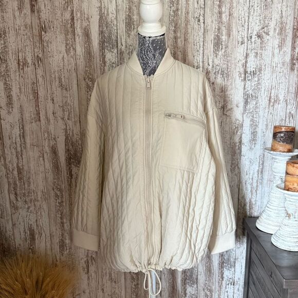 Topshop Quilted Oversized Bomber Liner Jacket in Cream - Picture 2 of 9